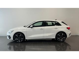 Audi A3 Sportback 40 TFSI e Business edition | Achterbank in delen neerklapbaar | Apple Carplay/Android A...