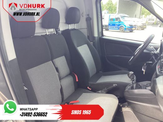 Fiat Doblò 1.6 MJ 105 pk 3Pers./ Airco/ Cruise/ Navi/ Trekhaak ActivLease financial lease