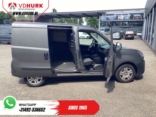 Fiat Doblò 1.6 MJ 105 pk 3Pers./ Airco/ Cruise/ Navi/ Trekhaak ActivLease financial lease