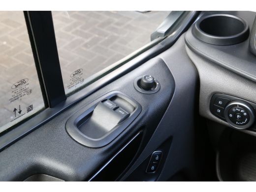 Ford Transit Custom 320 L2H1 170pk Sport Navi | Trekhaak | Vloer + wandbekleding | Cruise | Apple Carplay | 17'' ActivLease financial lease