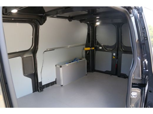 Ford Transit Custom 320 L2H1 170pk Sport Navi | Trekhaak | Vloer + wandbekleding | Cruise | Apple Carplay | 17'' ActivLease financial lease