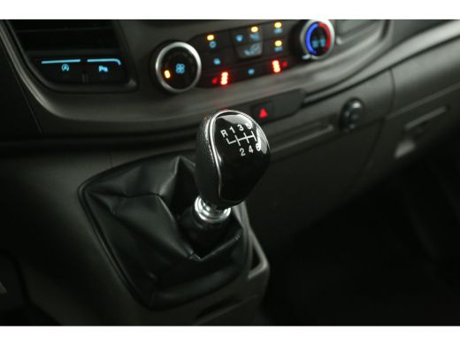 Ford Transit Custom 300 2.0 TDCI L2H1 Airco Camera Carplay Cruise LED Navi PDC 3 Persoons Trekhaak ActivLease financial lease