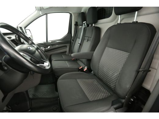Ford Transit Custom 300 2.0 TDCI L2H1 Airco Camera Carplay Cruise LED Navi PDC 3 Persoons Trekhaak ActivLease financial lease