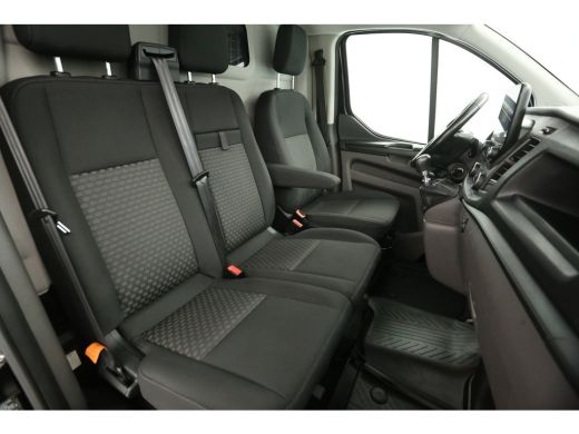 Ford Transit Custom 300 2.0 TDCI L2H1 Airco Camera Carplay Cruise LED Navi PDC 3 Persoons Trekhaak ActivLease financial lease