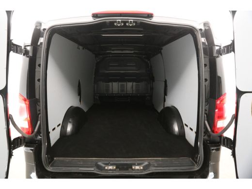 Mercedes-Benz Vito 114 CDI Lang | Automaat | Airco | Camera | Cruise | Carplay | Navigatie | 3 Persoons | Trekhaak |... ActivLease financial lease