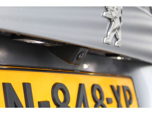 Peugeot e-2008 EV 136PK ALLURE PACK AUTOMAAT / NAVI / LEDER / CLIMA / LED / PDC / 17" LMV / CAMERA / KEYLESS  / ... ActivLease financial lease