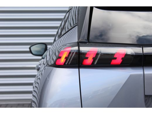 Peugeot e-2008 EV 136PK ALLURE PACK AUTOMAAT / NAVI / LEDER / CLIMA / LED / PDC / 17" LMV / CAMERA / KEYLESS  / ... ActivLease financial lease