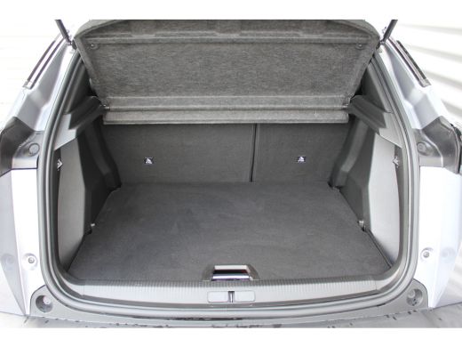 Peugeot e-2008 EV 136PK ALLURE PACK AUTOMAAT / NAVI / LEDER / CLIMA / LED / PDC / 17" LMV / CAMERA / KEYLESS  / ... ActivLease financial lease