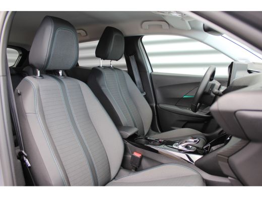Peugeot e-2008 EV 136PK ALLURE PACK AUTOMAAT / NAVI / LEDER / CLIMA / LED / PDC / 17" LMV / CAMERA / KEYLESS  / ... ActivLease financial lease