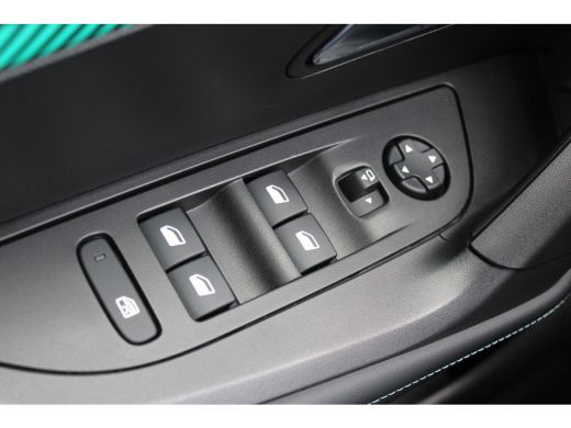 Peugeot e-2008 EV 136PK ALLURE PACK AUTOMAAT / NAVI / LEDER / CLIMA / LED / PDC / 17" LMV / CAMERA / KEYLESS  / ... ActivLease financial lease