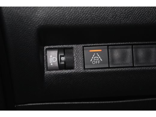 Peugeot e-2008 EV 136PK ALLURE PACK AUTOMAAT / NAVI / LEDER / CLIMA / LED / PDC / 17" LMV / CAMERA / KEYLESS  / ... ActivLease financial lease