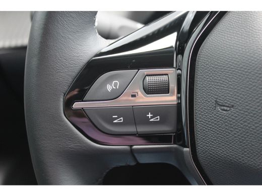 Peugeot e-2008 EV 136PK ALLURE PACK AUTOMAAT / NAVI / LEDER / CLIMA / LED / PDC / 17" LMV / CAMERA / KEYLESS  / ... ActivLease financial lease