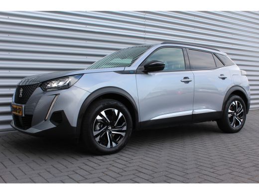 Peugeot e-2008 EV 136PK ALLURE PACK AUTOMAAT / NAVI / LEDER / CLIMA / LED / PDC / 17" LMV / CAMERA / KEYLESS  / ... ActivLease financial lease