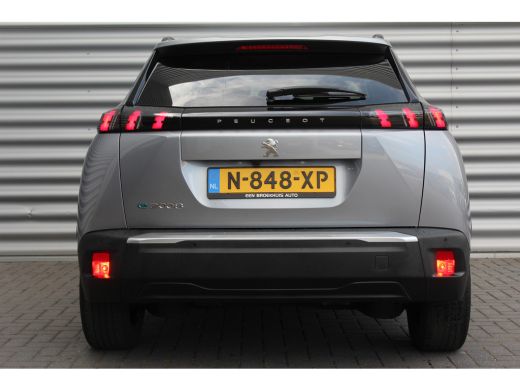 Peugeot e-2008 EV 136PK ALLURE PACK AUTOMAAT / NAVI / LEDER / CLIMA / LED / PDC / 17" LMV / CAMERA / KEYLESS  / ... ActivLease financial lease