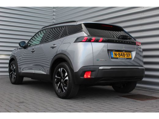 Peugeot e-2008 EV 136PK ALLURE PACK AUTOMAAT / NAVI / LEDER / CLIMA / LED / PDC / 17" LMV / CAMERA / KEYLESS  / ... ActivLease financial lease