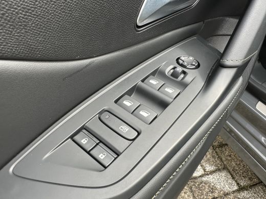 Peugeot e-308 GT EV 54 kWh | 11 kW lader | Achterbank in delen neerklapbaar | Achteruitrij assistent ActivLease financial lease