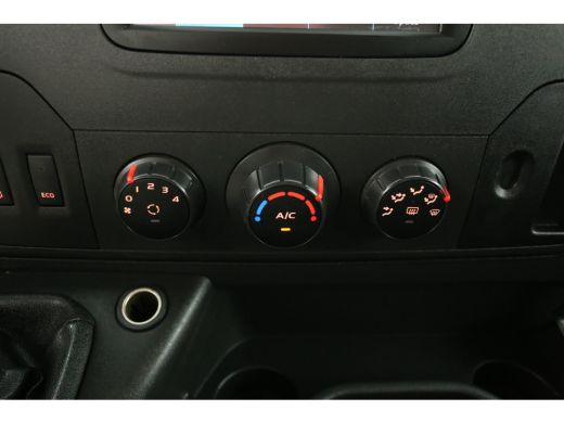 Renault Master T33 2.3 dCi L2H2 146PK Airco Camera Cruise Navigatie PDC 3 Persoons Elektrpakket Trekhaak ActivLease financial lease