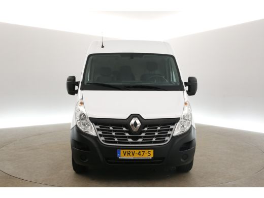Renault Master T33 2.3 dCi L2H2 146PK Airco Camera Cruise Navigatie PDC 3 Persoons Elektrpakket Trekhaak ActivLease financial lease