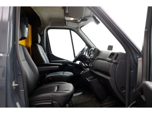 Renault Master T35 2.3 DCI 150pk Automaat Lowliner Bakwagen met deuren 06-2021 ActivLease financial lease
