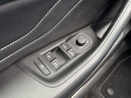 Volkswagen Arteon 1.4 TSI eHybrid R-Line Business+ | Trekhaak | ACC | HUD | A. cam | ActivLease financial lease
