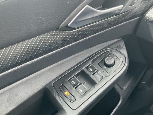 Volkswagen Golf 1.5 eTSI R-Line Business+ Automaat Adap.Cruise Stoel/Stuurverw Led Sfeerverlichting! ActivLease financial lease