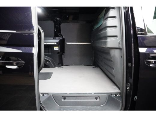 Volkswagen ID. Buzz Cargo Cargo Bulli | Trekhaak | Adaptive Cruise | IQ-Light | Camera | Stoeverwarming | ActivLease financial lease