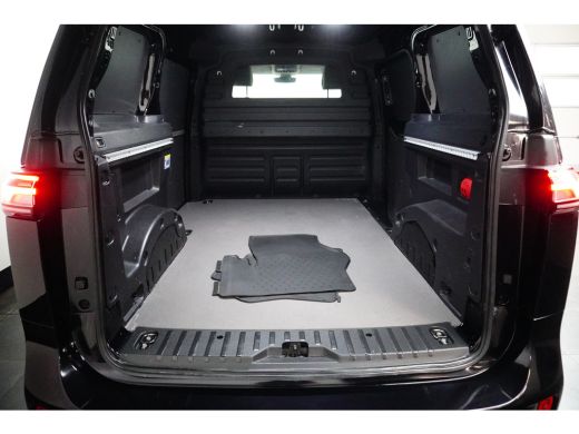 Volkswagen ID. Buzz Cargo Cargo Bulli | Trekhaak | Adaptive Cruise | IQ-Light | Camera | Stoeverwarming | ActivLease financial lease