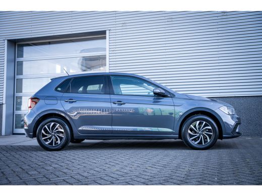 Volkswagen Polo 1.0 TSI Life Edition | Achteruitrijcamera | Metaalkleur | Parkeersensor voor en achter ActivLease financial lease