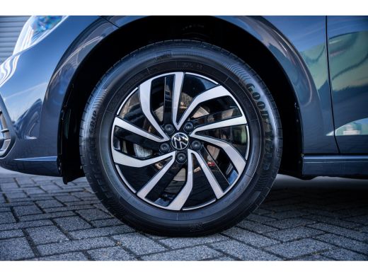 Volkswagen Polo 1.0 TSI Life Edition | Achteruitrijcamera | Metaalkleur | Parkeersensor voor en achter ActivLease financial lease