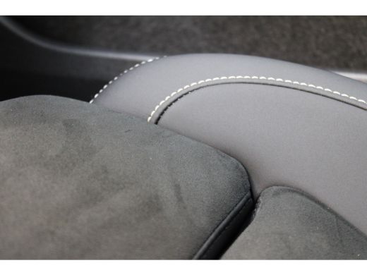 Volvo  XC40 408PK Twin Ultimate 82 kWh | Trekhaak | Getint Glas | Pixel Led | 360º | HK audio | Panoramadak ActivLease financial lease