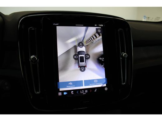 Volvo  XC40 408PK Twin Ultimate 82 kWh | Trekhaak | Getint Glas | Pixel Led | 360º | HK audio | Panoramadak ActivLease financial lease