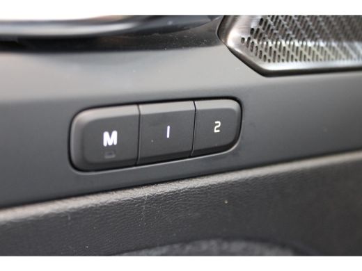 Volvo  XC40 408PK Twin Ultimate 82 kWh | Trekhaak | Getint Glas | Pixel Led | 360º | HK audio | Panoramadak ActivLease financial lease