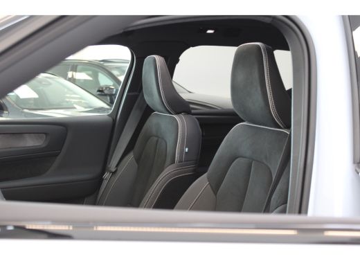 Volvo  XC40 408PK Twin Ultimate 82 kWh | Trekhaak | Getint Glas | Pixel Led | 360º | HK audio | Panoramadak ActivLease financial lease