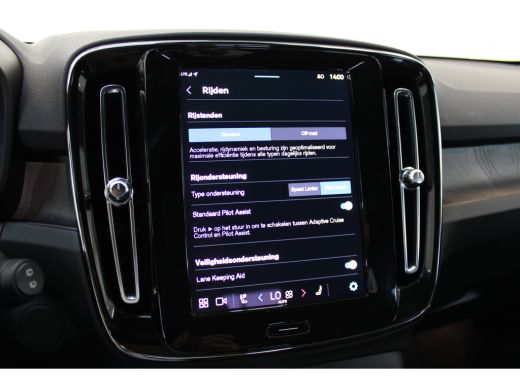 Volvo  XC40 408PK Twin Ultimate 82 kWh | Trekhaak | Getint Glas | Pixel Led | 360º | HK audio | Panoramadak ActivLease financial lease