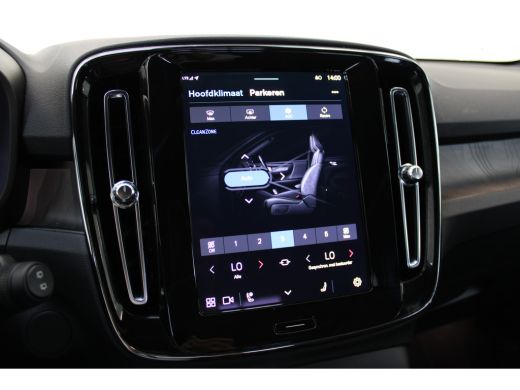 Volvo  XC40 408PK Twin Ultimate 82 kWh | Trekhaak | Getint Glas | Pixel Led | 360º | HK audio | Panoramadak ActivLease financial lease