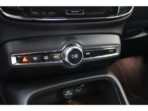 Volvo  XC40 408PK Twin Ultimate 82 kWh | Trekhaak | Getint Glas | Pixel Led | 360º | HK audio | Panoramadak ActivLease financial lease
