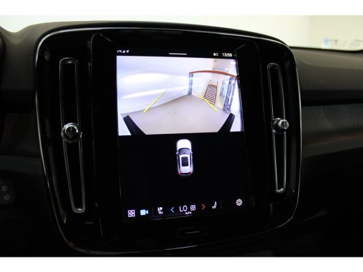 Volvo  XC40 408PK Twin Ultimate 82 kWh | Trekhaak | Getint Glas | Pixel Led | 360º | HK audio | Panoramadak ActivLease financial lease