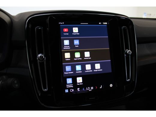 Volvo  XC40 408PK Twin Ultimate 82 kWh | Trekhaak | Getint Glas | Pixel Led | 360º | HK audio | Panoramadak ActivLease financial lease