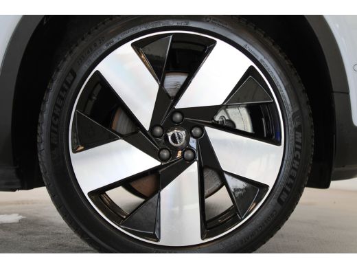 Volvo  XC40 408PK Twin Ultimate 82 kWh | Trekhaak | Getint Glas | Pixel Led | 360º | HK audio | Panoramadak ActivLease financial lease