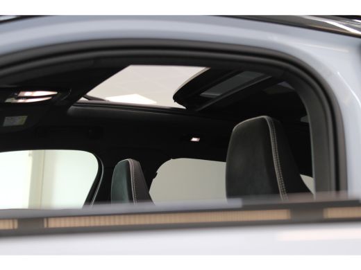 Volvo  XC40 408PK Twin Ultimate 82 kWh | Trekhaak | Getint Glas | Pixel Led | 360º | HK audio | Panoramadak ActivLease financial lease