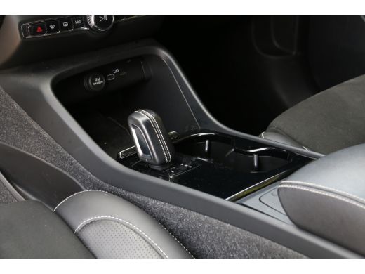 Volvo  XC40 Recharge P8 AWD R-Design | Pebble Grey! | Trekhaak | Memory | Pilot Assist ActivLease financial lease