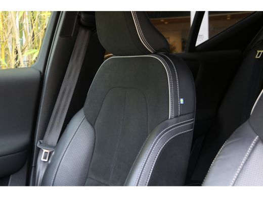 Volvo  XC40 Recharge P8 AWD R-Design | Pebble Grey! | Trekhaak | Memory | Pilot Assist ActivLease financial lease