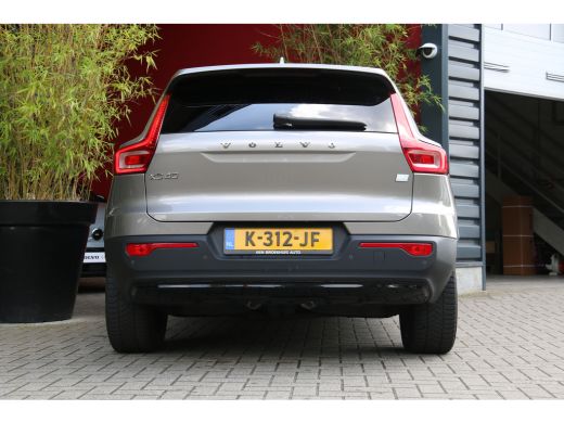 Volvo  XC40 Recharge P8 AWD R-Design | Pebble Grey! | Trekhaak | Memory | Pilot Assist ActivLease financial lease