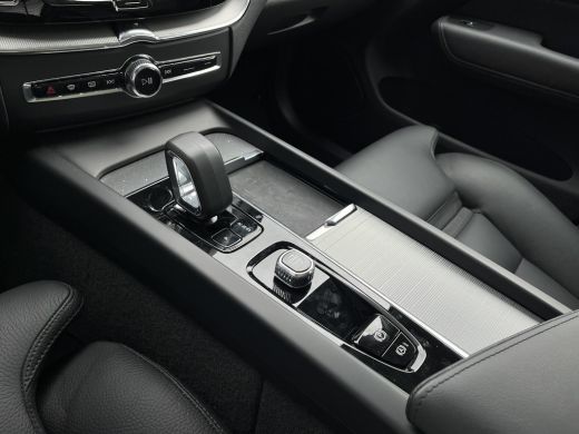 Volvo  XC60 2.0 T6 Plug-in hybrid AWD Plus Bright | Long Range | Panoramadak | Trekhaak | Camera | ActivLease financial lease