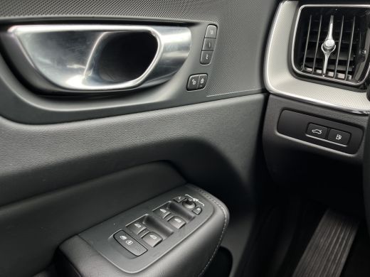 Volvo  XC60 2.0 T6 Plug-in hybrid AWD Plus Bright | Long Range | Panoramadak | Trekhaak | Camera | ActivLease financial lease