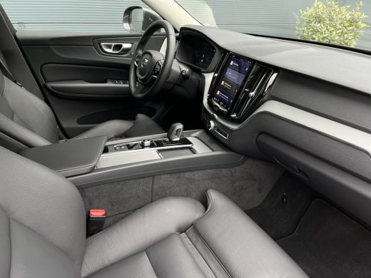 Volvo  XC60 2.0 T6 Plug-in hybrid AWD Plus Bright | Long Range | Panoramadak | Trekhaak | Camera | ActivLease financial lease