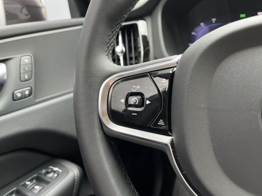 Volvo  XC60 2.0 T6 Plug-in hybrid AWD Plus Bright | Long Range | Panoramadak | Trekhaak | Camera | ActivLease financial lease