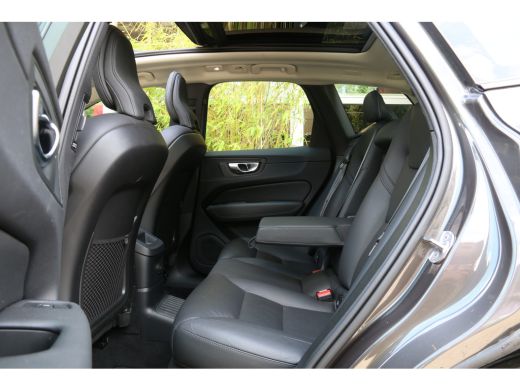Volvo  XC60 2.0 T6 Plug-in hybrid AWD Ultimate Dark | Trekhaak | 360 Camera | Head-up | Panoramadak | Memory ... ActivLease financial lease