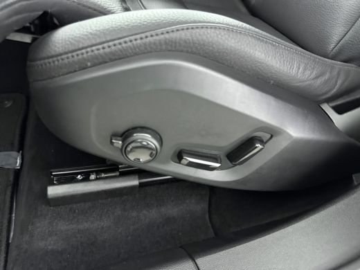 Volvo  XC60 T6 Plug-in hybrid AWD Ultimate Dark | SILVER DAWN | Trekhaak | PDC V+A 360 camera | Stoel + Stuur... ActivLease financial lease