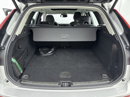 Volvo  XC60 T6 Plug-in hybrid AWD Ultimate Dark | SILVER DAWN | Trekhaak | PDC V+A 360 camera | Stoel + Stuur... ActivLease financial lease